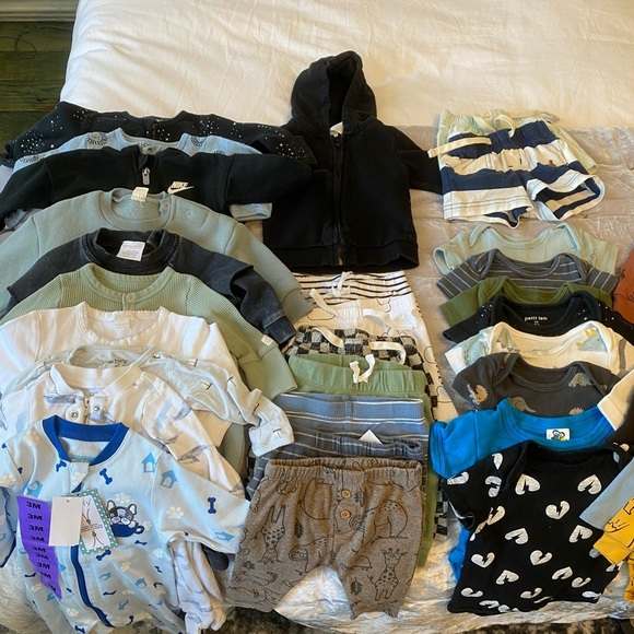 Carter's Other - Huge bundle of baby boy 0-4 month clothing
EUC
